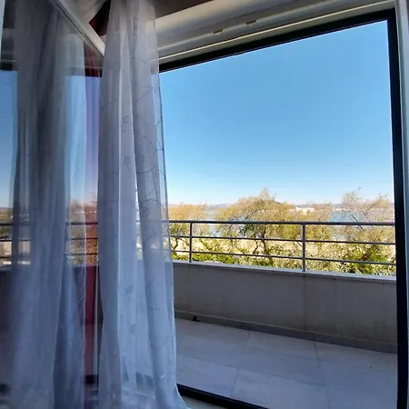 Appartamento Ana, Wake Up To The Sea, Balcony, Terrace, Garden & Parking, - Dalmatia Murter