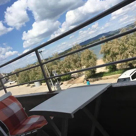 Appartamento Ana, Wake Up To The Sea, Balcony, Terrace, Garden & Parking, - Dalmatia