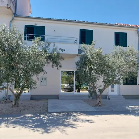 Ana, Wake Up To The Sea, Balcony, Terrace, Garden & Parking, - Dalmatia Murter