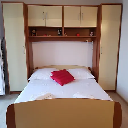 Ana, Wake Up To The Sea, Balcony, Terrace, Garden & Parking, - Dalmatia Appartamento Murter