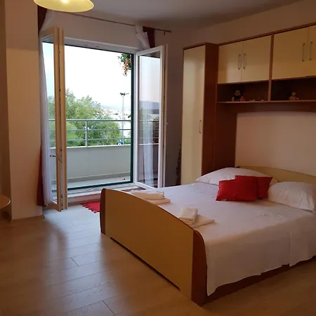 Ana, Wake Up To The Sea, Balcony, Terrace, Garden & Parking, - Dalmatia