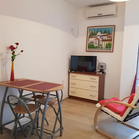 Ana, Wake Up To The Sea, Balcony, Terrace, Garden & Parking, - Dalmatia Appartamento