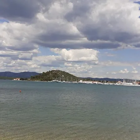 Ana, Wake Up To The Sea, Balcony, Terrace, Garden & Parking, - Dalmatia Appartamento *