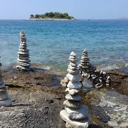 Ana, Wake Up To The Sea, Balcony, Terrace, Garden & Parking, - Dalmatia Murter