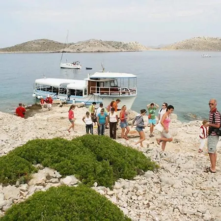 Ana, Wake Up To The Sea, Balcony, Terrace, Garden & Parking, - Dalmatia Appartamento *